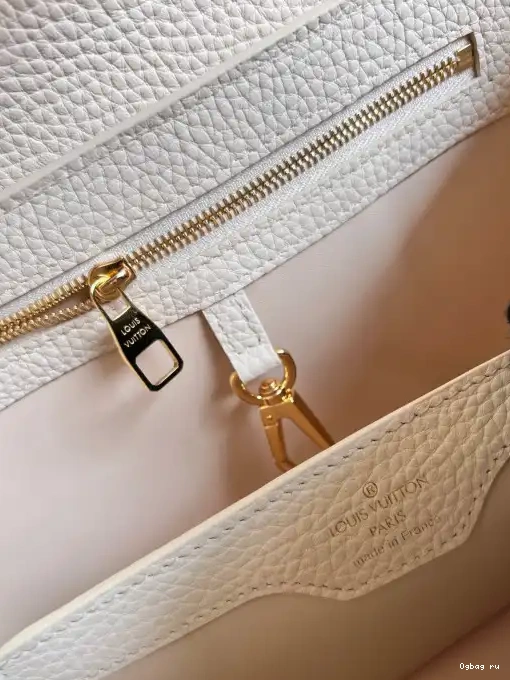 LOUIS VUITTON CAPUCINES BB 0327